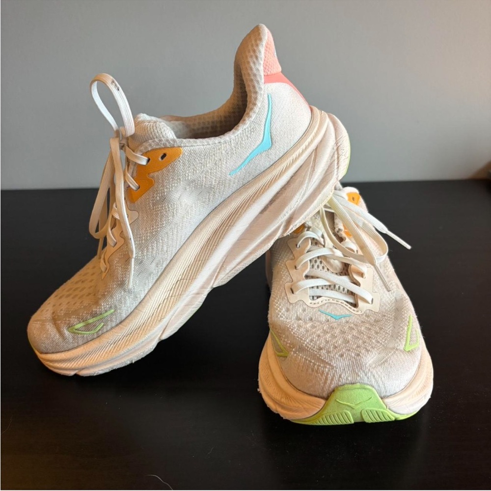 Hoka Clifton Runner in Vanilla